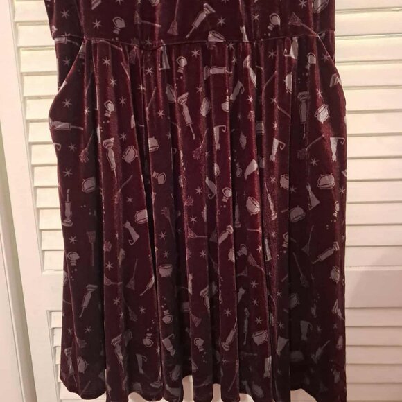 TORRID DISNEY HOCUS POCUS VELVET DARK PURPLE DRESS WHITE COLLAR 1X NWOT - Picture 9 of 9
